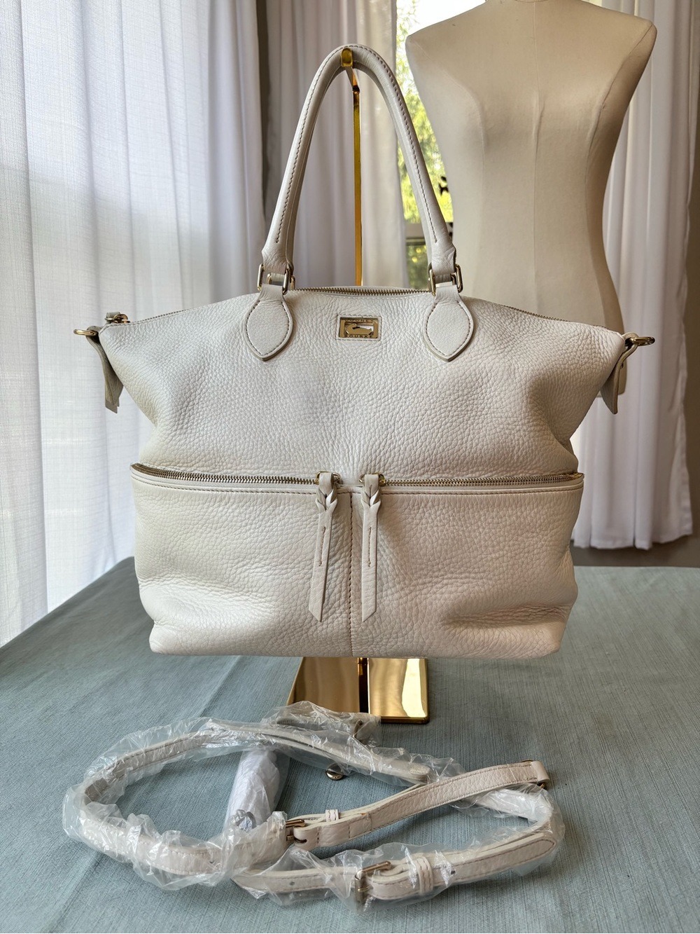 Dooney & Bourke LARGE Cream Pebbled Leather Zip-Front Tote Satchel Strap